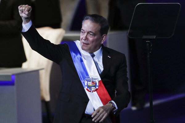 Laurentino Cortizo zložil slávnostný sľub ako nový panamský prezident.