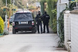 V októbri 2018 kukláči priviezli Mariana Kočnera na domovú prehliadku do domu v Bernolákove, ktorý mu momentálne patrí.