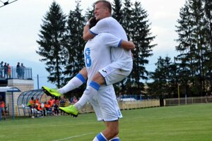 Futbalisti Martina bavili seba i fanúšikov.