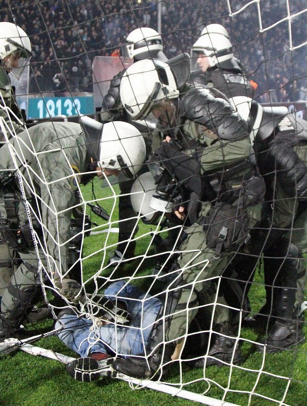 policia_res.jpg policia_res.jpg