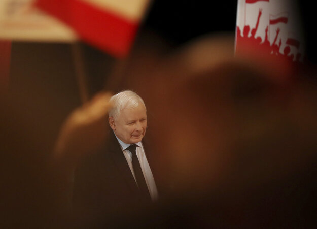 Jasným favoritom poľských volieb je strana PiS lídra Jaroslawa Kaczynského.