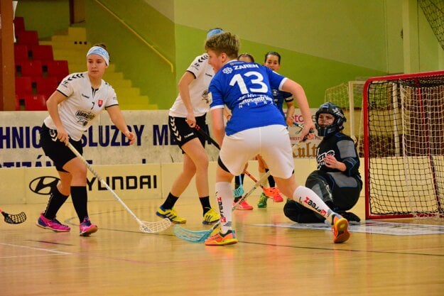 Momentka zo zápasu florbalovej Hyundai extraligy žien FBK Harvard Partizánske – ŠK Slávia SPU DFA Nitra.