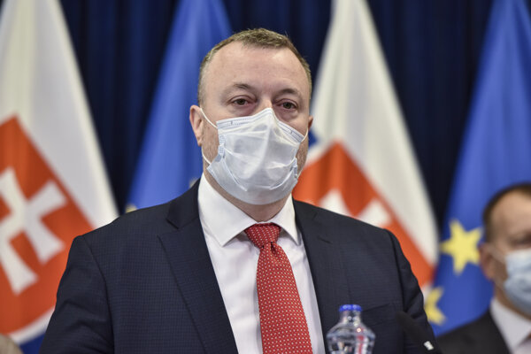 Prevádzky zatvorené pre vírus môžu od pondelka žiadať o štátnu pomoc