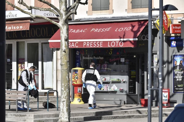 Smrteľný útok nožom vo Francúzsku vyšetrujú ako terorizmus