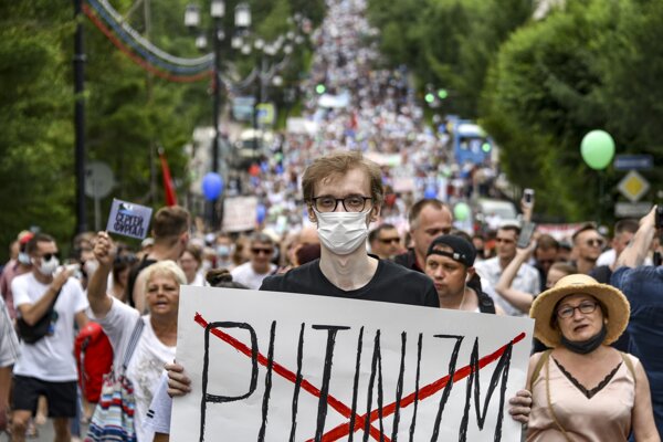 Protesty v Chabarovsku sa otáčajú aj proti Kremľu a Putinovi.