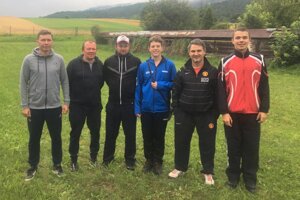 Zľava: Marián Smik, Milan Piatrik (predseda klubu), Ján Stráňay, Radoslav Šramo, Peter Pittner, Jakub Švento.