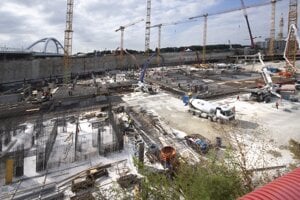 Betónovanie základnej dosky prvého slovenského mrakodrapu Eurovea Tower (168m) 18. septembra 2020 v Bratislave.