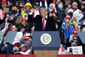 Americký prezident Donald Trump na mítingu v meste Allentown v americkom štáte Pensylvánia.