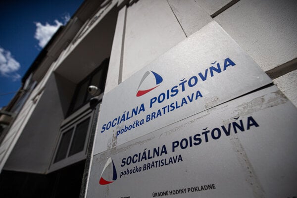 Sociálna poisťovňa za rok koronakrízy na pandemické dávky vynaložila 314 miliónov eur