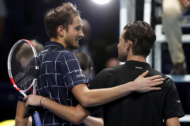 Daniil Medvedev (vľavo) a Dominic Thiem.