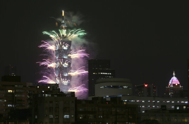 Ohňostroj z budovy Taipei 101 na Taiwane.