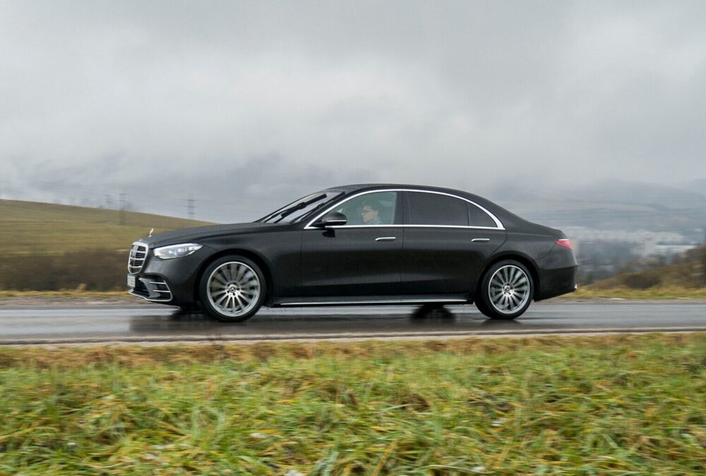 Mercedes triedy S vyzerá aj v novej generácii majestátne.