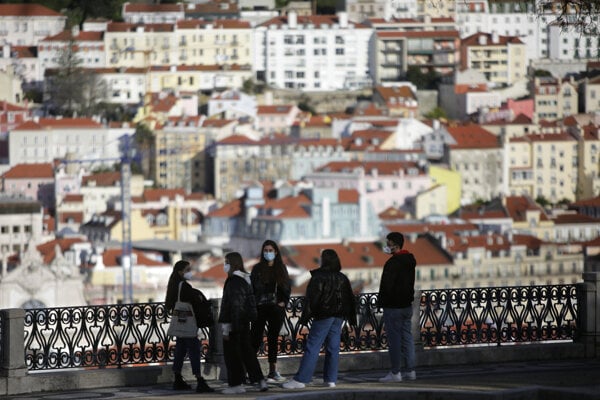 Cestovanie z a do Lisabonu bude cez víkendy zakázané