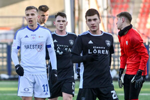 Námestovo (v čiernom) odohralo pod novým trénerom Romanom Marčokom prvý prípravný zápas proti ligovému Ružomberku.