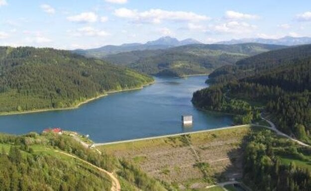 Vodná nádrž Nová Bystrica dodá do siete 220 litrov za sekundu. (zdroj: obec Nová Bystrica)