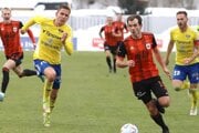 Štefan Gerec (vpravo) v zápase MFK Ružomberok - MFK Zemplín Michalovce.