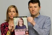 Rodičia Madeleine McCann s jej fotkou.