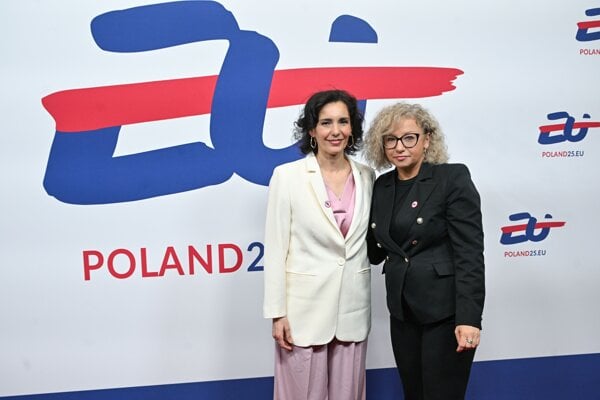 Poľská ministerka rovnosti Katarzyna Kotulová (vpravo) a eurokomisárka pre rovnosť Hadjia Lahbibová.