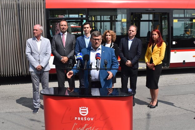 Uvedenie nového systému bezkontaktnej platby za MHD do prevádzky. (zdroj: Korzár/Michal Frank)