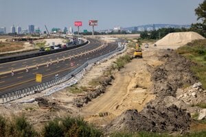 Diaľnica D1 v smere do Bratislavy počas víkendových stavebných prác. Snímka z roku 2024