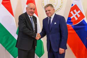 Na snímke sprava predseda vlády SR Robert Fico a prezident Maďarska Tamás Sulyok.
Na snímke sprava predseda vlády SR Robert Fico (Smer-SD) a prezident Maďarska Tamás Sulyok