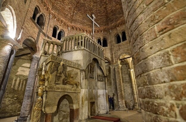 Batilika sv. Štefana, komplex chrámov sette Chiese, Bologna (zdroj: Adobe Stock)