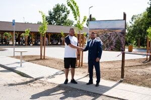 Počas otvorenia nového bezplatného parkoviska neďaleko cyklotrasy v Poltári.