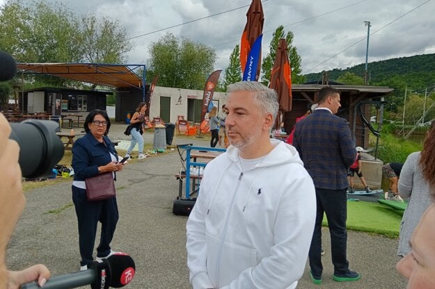 Župan Trnka vo štvrtok počas slávnostného otvárania klubu Trixen. (zdroj: Korzár/Peter Jabrik)