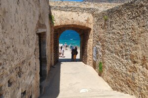 Spinalonga jeden z dvoch vstupov do pevnosti