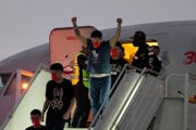 Venezuelčania po prepustení zo Salvádora prileteli domov na letisko v meste Maiquetia.