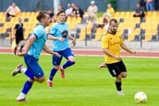 Námestovo (v žltých dresoch) doma porazilo štvrtoligové Krásno nad Kysucou.