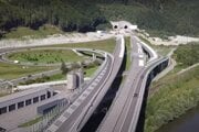 Tunelový variant D1 v úseku Turany - Hubová.