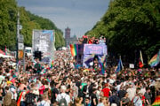 Tohtoročným sloganom pochodu Pride bolo heslo „Nikdy viac ticho“.