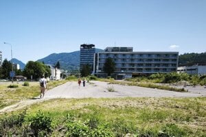 Miesto exkluzívneho nákupného centra je územie nikoho. Primátor viní miestneho podnikateľa