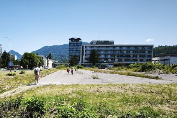 Miesto exkluzívneho nákupného centra je územie nikoho. Primátor viní miestneho podnikateľa