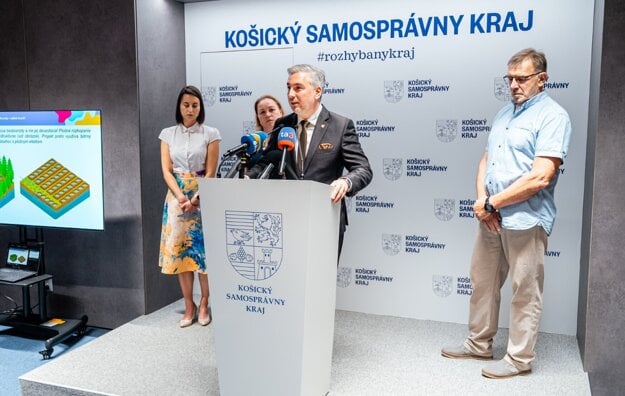 Župan na tlačovke. (zdroj: KSK)