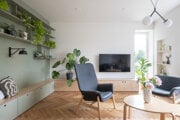 Elegantný byt, v ktorom navrhli architektky zo štúdia Schwestern zariadenie na mieru je príjemnou a dostupnou inšpiráciou.