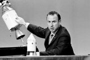 James A. Lovell v roku 1970.