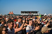 Účastníci počas vystúpenia interpretov Nico a Vinz v rámci prvého dňa 4. ročníka festivalu Lovestream.