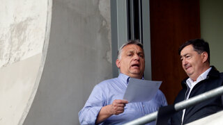 Orbánova chodiaca peňaženka. Ako zázračne zbohatol Maďar, ktorý ovládne Doprastav?