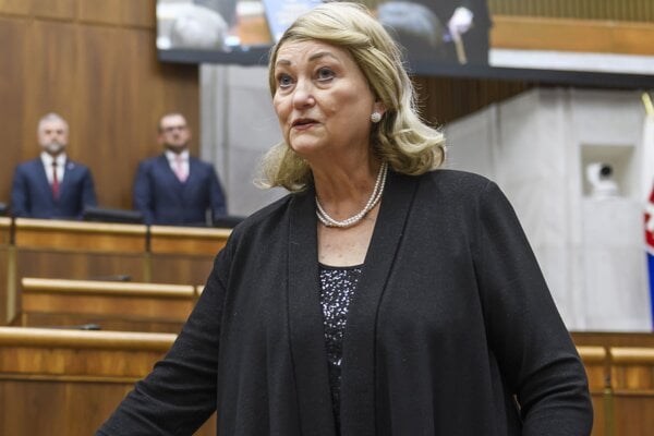 Anna Záborská skladá poslanecký sľub. Snímka zo 14. novembra 2023.