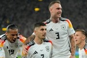 Kai Havertz (druhý zľava) sa raduje so spoluhráčmi Nemecka