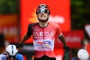 Ben Turner oslavuje triumf vo 4. etape Vuelta a Espaňa 2025.