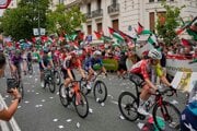 Cyklisti počas 11. etapy na Vuelta a Espaňa. 