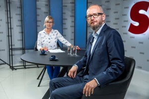 Bátor v Aréne: Fico mal Putinovi priniesť obrázky zbombardovaných nemocníc. Ocitol sa v krúžku hanby