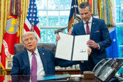 Americký prezident Donald Trump a minister obrany Pete Hegsetha.