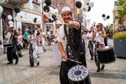 Líder Igor Holka z Campana Batucada na vlaňajšom alegorickom sprievoda.   