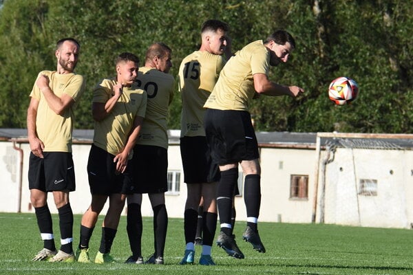 Futbalistom Stráže zatiaľ nevychádza nová sezóna podľa predstáv.