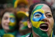 Podporovateľka bývalého brazílskeho prezidenta Jaira Bolsonara v uliciach Sao Paula.