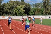 V pretekoch na 200 metrov dorastencov dobieha do cieľa pretekár AC Nové Zámky Ondřej Varga.
